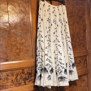 Isabel de Pedro Winter White Skirt with Black Embroidery STUNNING
